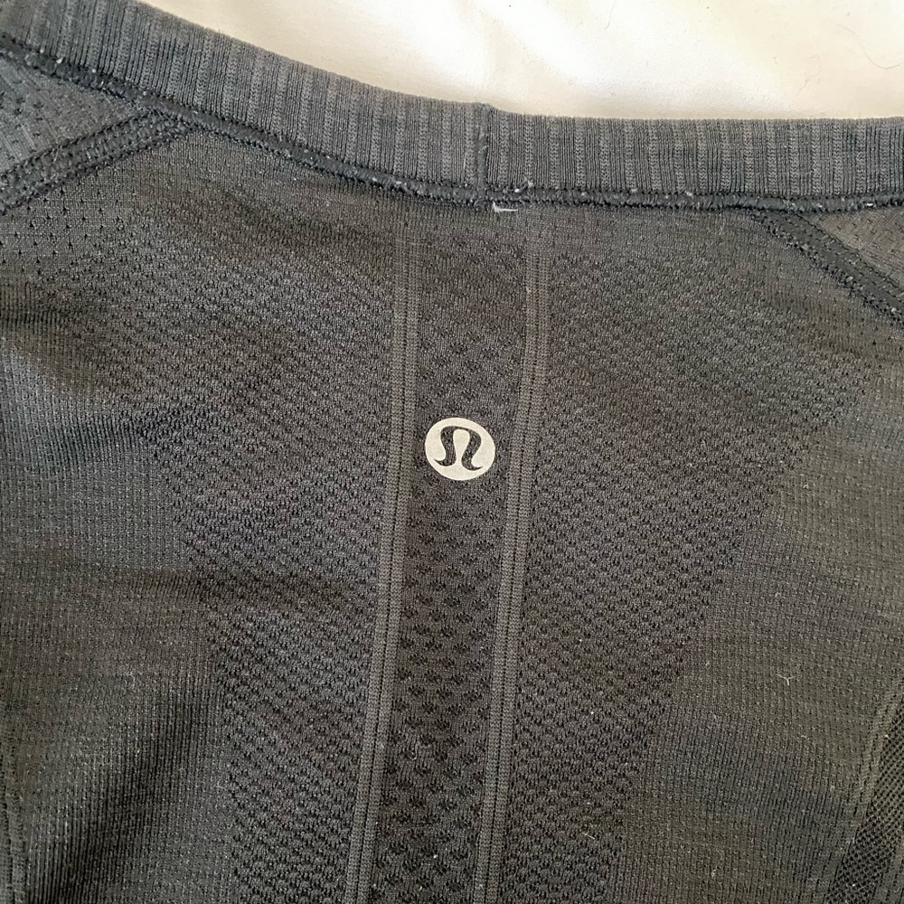 long sleeved black lululemon shirt